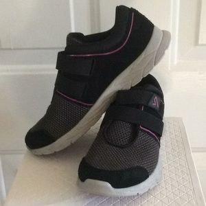 Closing closet 1/1/2020. All sales are final.